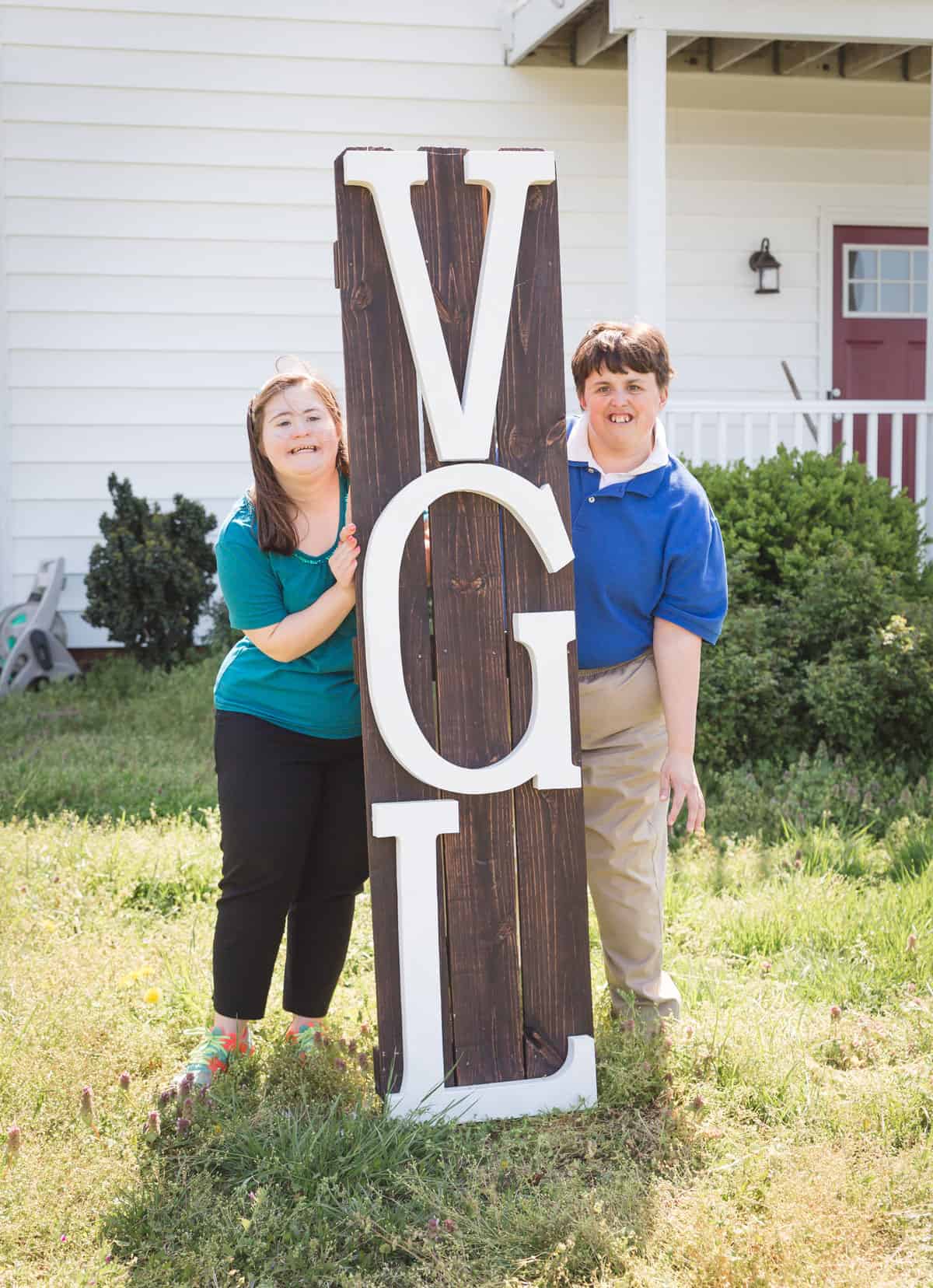 girls-holding-VGL-sign